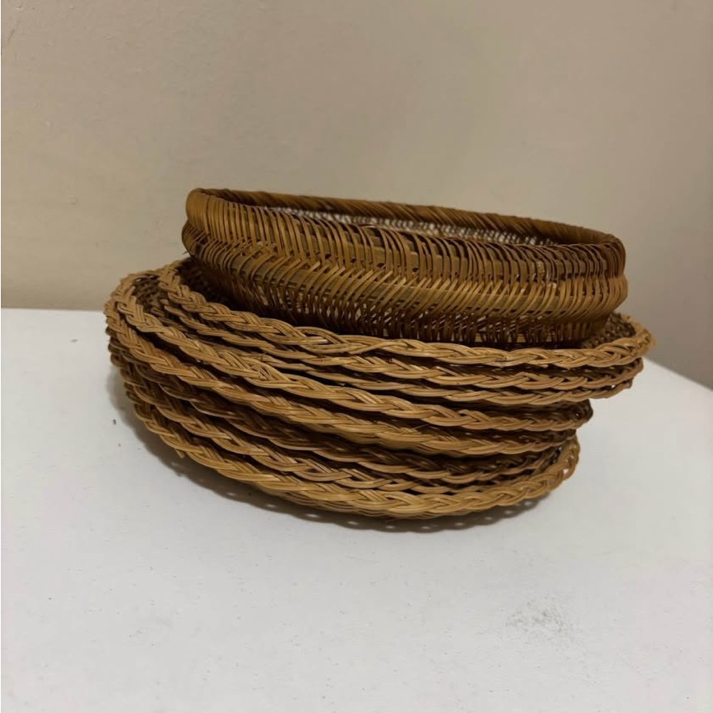 Set of Woven paper plate holders